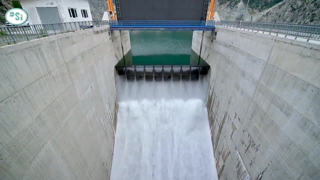 Deriner Barajı’nda dolusavaklardan su bırakıldı